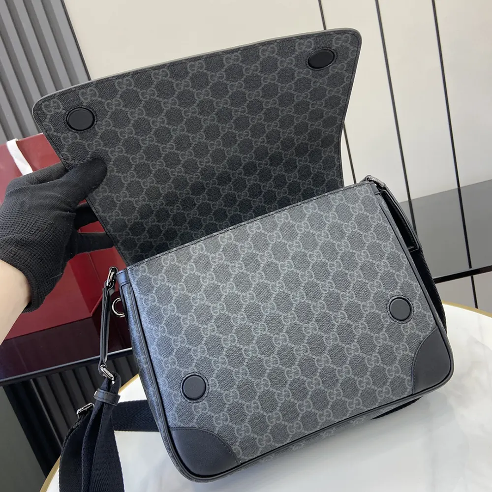 G*u*i men gg emblem medium crossbody bag 821154faed41000