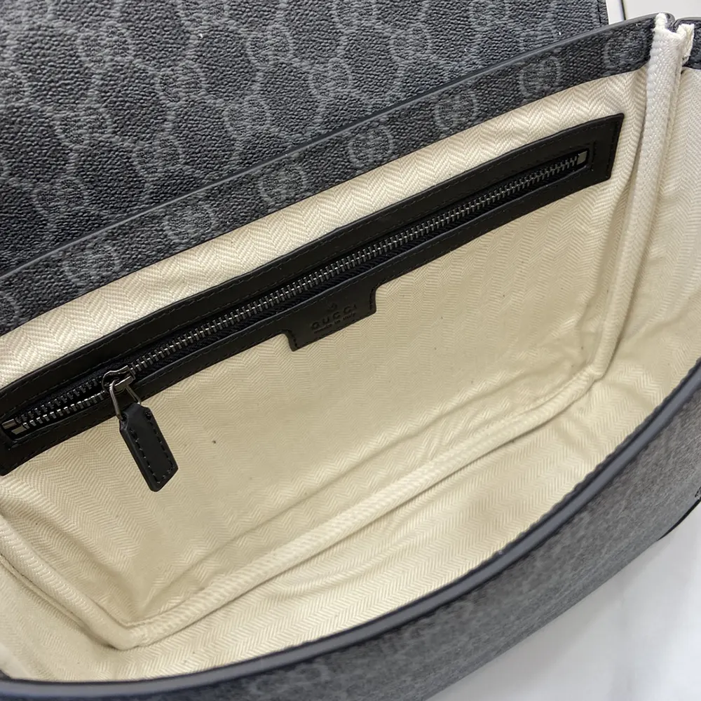 G*u*i men gg emblem medium crossbody bag 821154faed41000