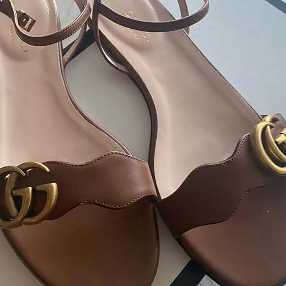 G*u*i women leather sandal with double g-brown